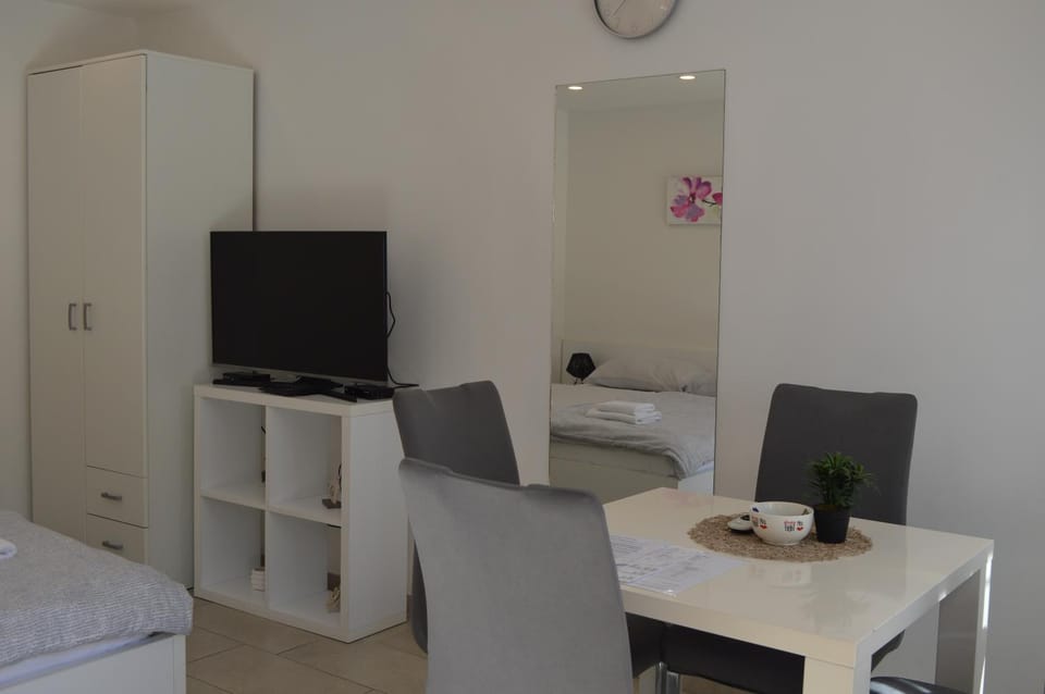 TV and multimedia, Dining area