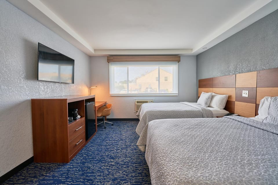Bed, TV and multimedia, Photo of the whole room