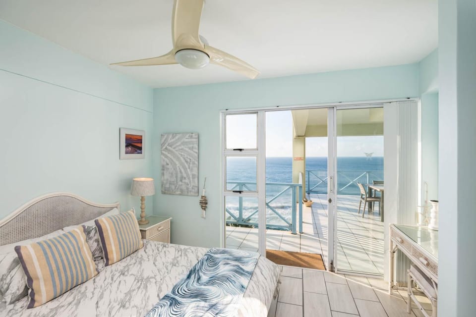 Bedroom, City view