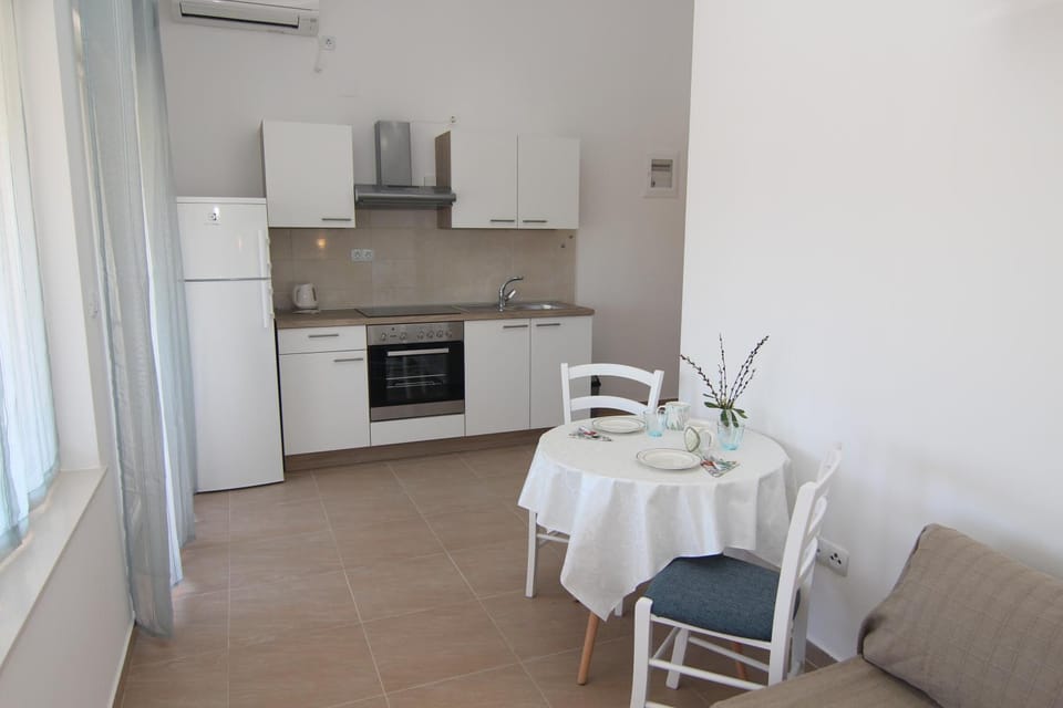 Kitchen or kitchenette, Living room, Dining area