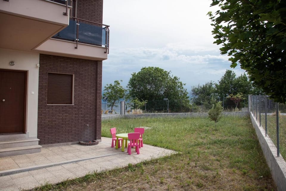 BBQ facilities, Garden, Inner courtyard view