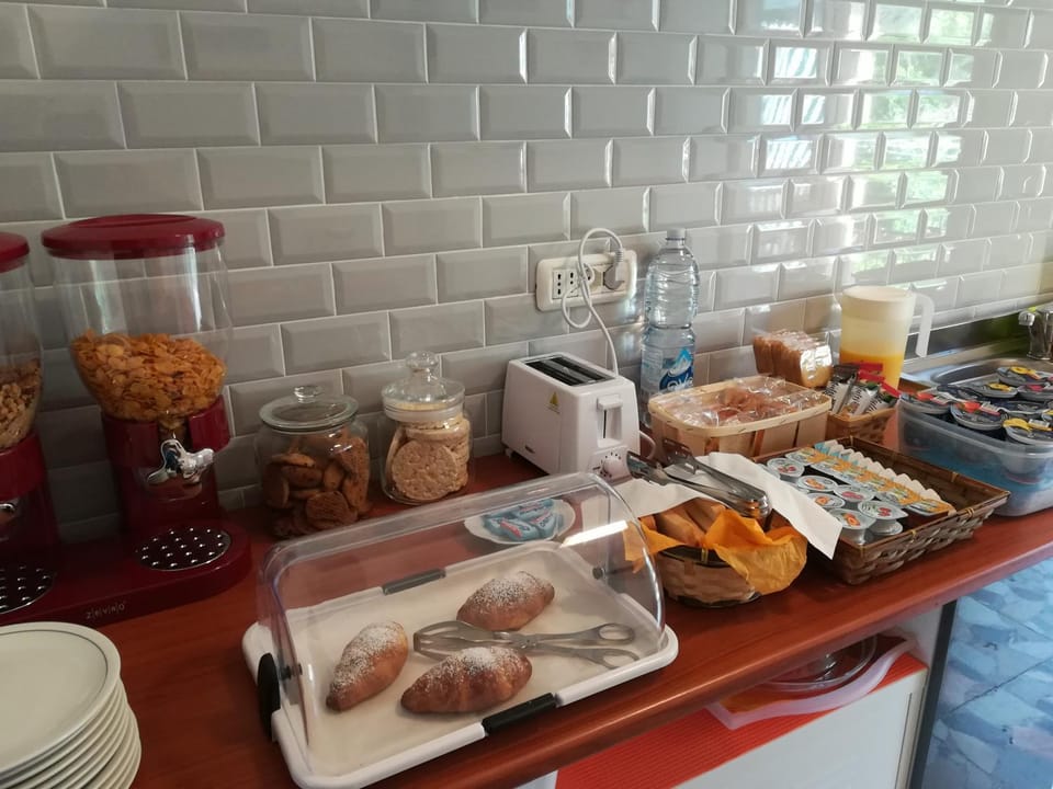 Breakfast, Buffet breakfast, Italian breakfast