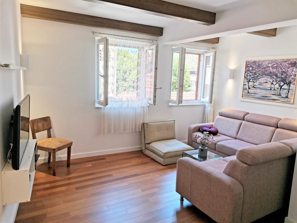 APARTMAN R.R. OMIŠ Apartment in Split-Dalmatia County