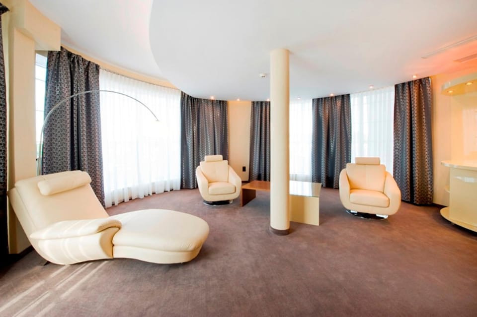 Day, Living room