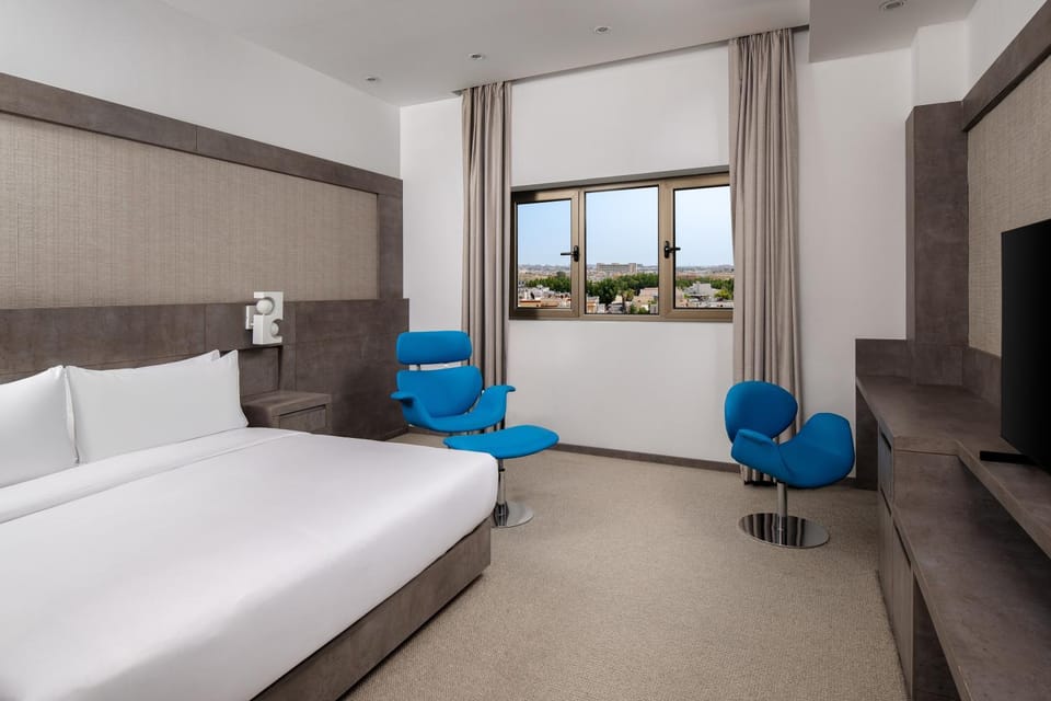 Bed, TV and multimedia, View (from property/room), Photo of the whole room, Bedroom