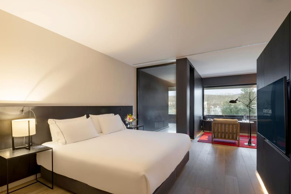 Bed, Photo of the whole room, Decorative detail