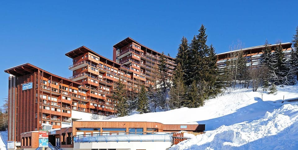 Property building, Winter, Mountain view