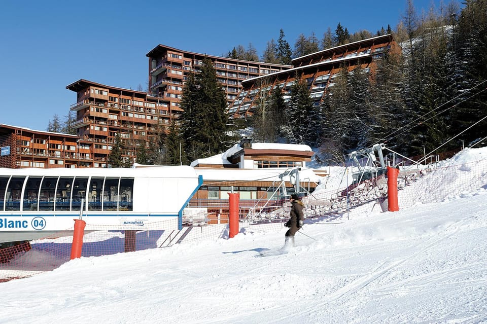 Property building, Day, People, Winter, Skiing