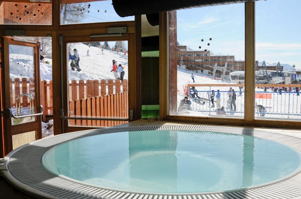 Day, Winter, Hot Tub, Pool view, Swimming pool