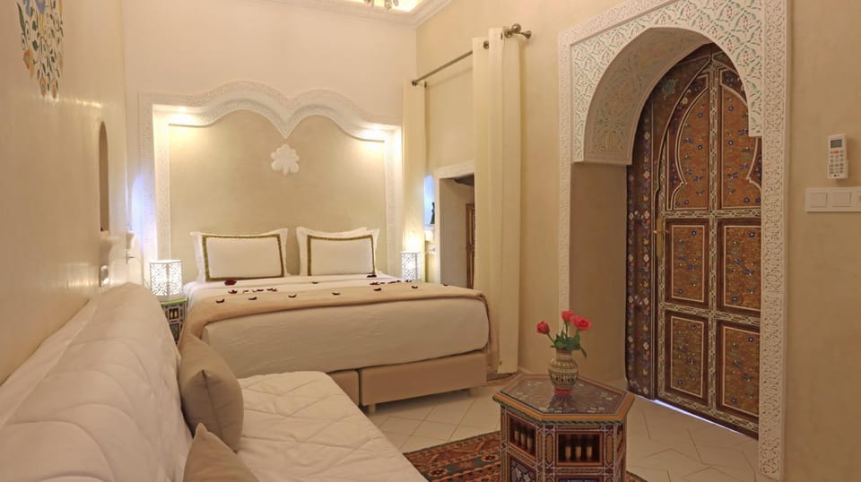 Bed, Seating area, Bedroom