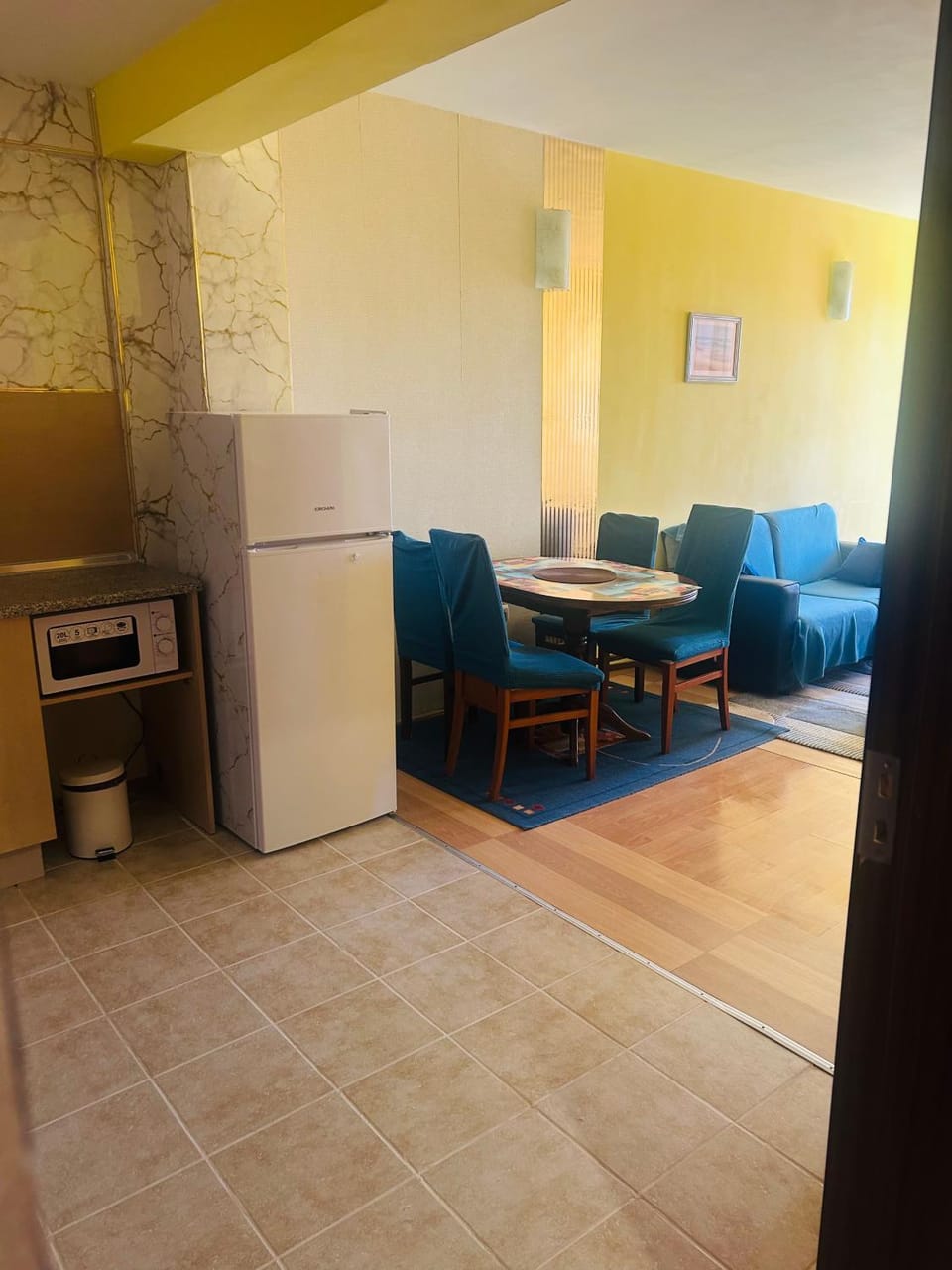 Kitchen or kitchenette, Seating area