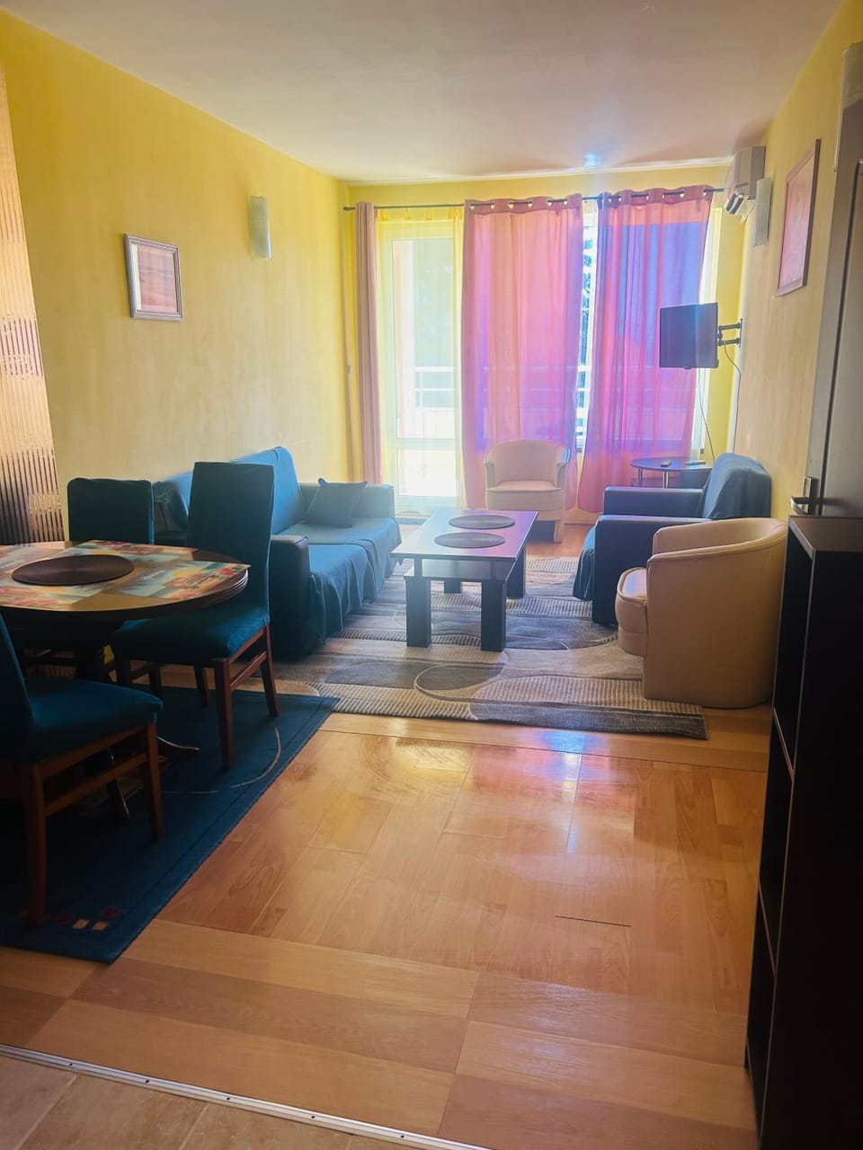 Living room, Seating area