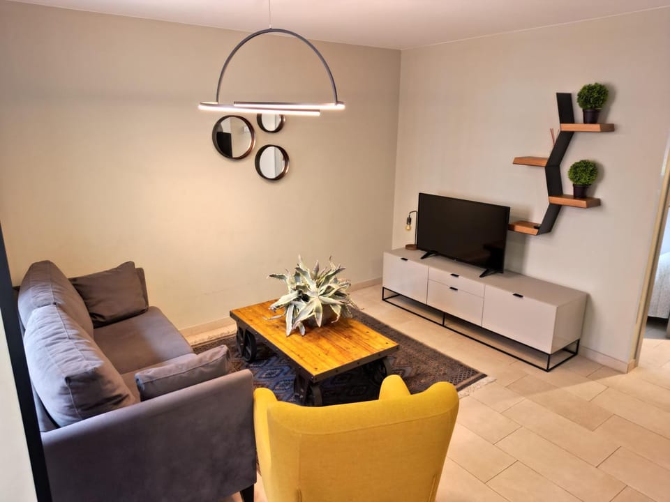 Living room, Seating area, internet, internet