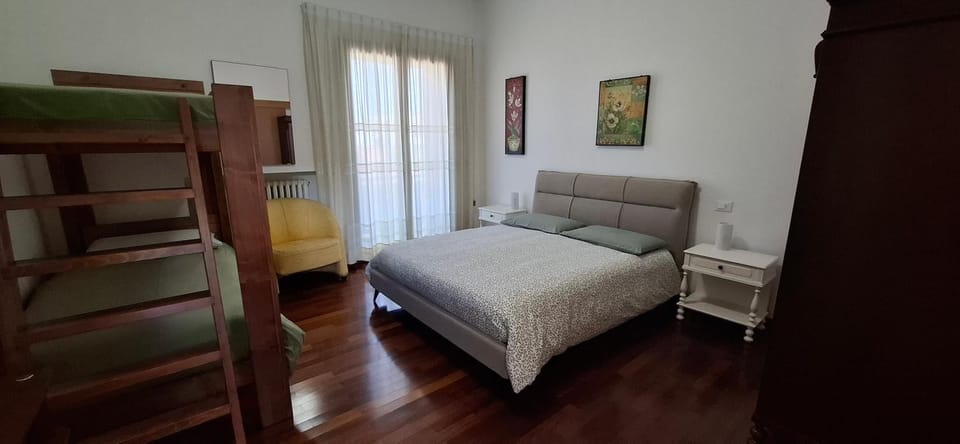 Bed, Photo of the whole room, Bedroom, bunk bed