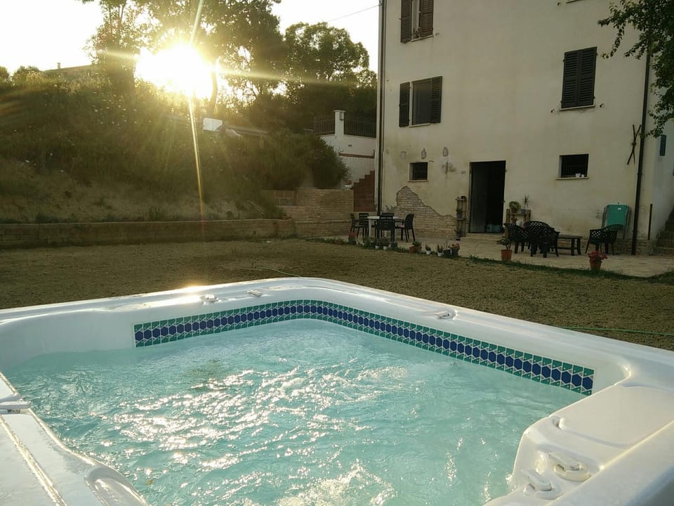 Hot Tub, Decorative detail, On site, Garden view, Pool view, Swimming pool, Swimming pool, Entertainment, Open Air Bath, Public Bath
