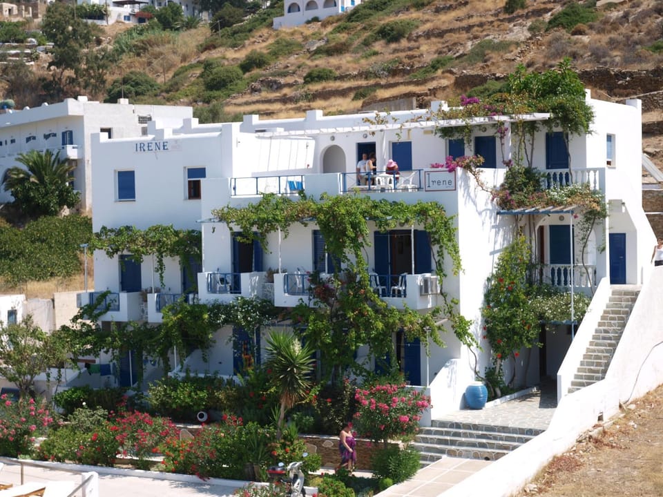 Facade/entrance, Area and facilities