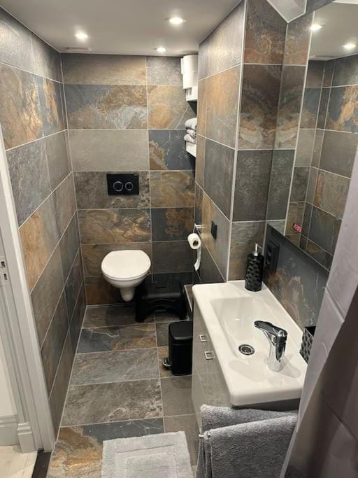 Toilet, Bathroom