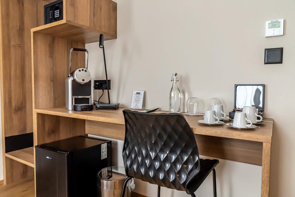 Staff, Coffee/tea facilities, hair dresser