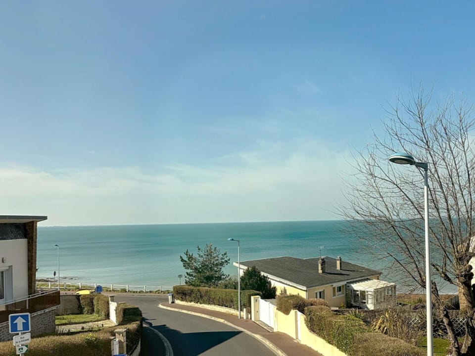 Villa à 150m de la plage avec piscine et WiFi gratuit - FR-1-361-8 House in Granville