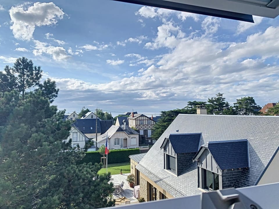 Villa au Calme avec Jardin, Proche Plage et Commerces, Wifi et Équipements Complets - FR-1-361-117 House in Jullouville