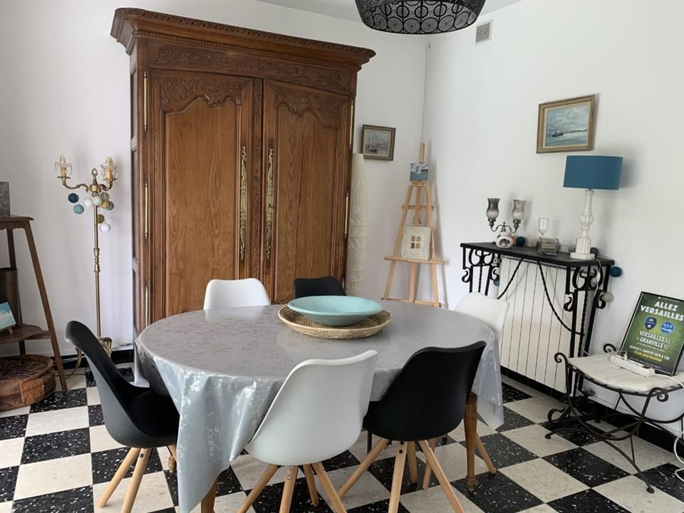 Maison au calme, 400m plage, jardin, Wi-Fi, proche commerces - FR-1-361-41 House in Jullouville