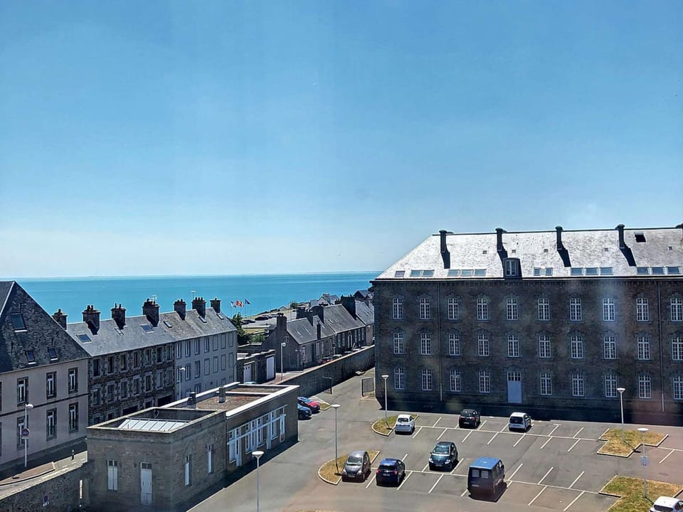 Appartement cosy, 200m plage, parking privé, WiFi - FR-1-361-18 Apartment in Granville