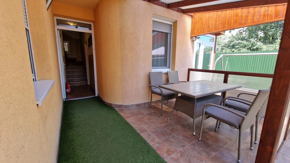 Patio, Balcony/Terrace