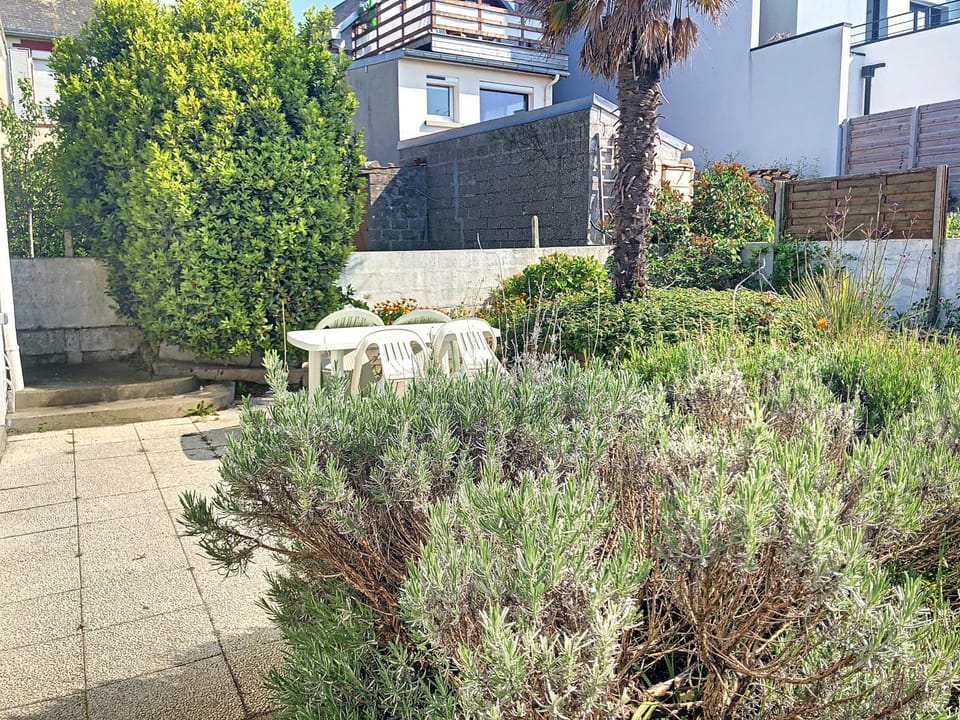 Jolie maison à 400m de la plage, proche centre-ville, avec terrasse et wifi gratuit - FR-1-361-55 House in Granville