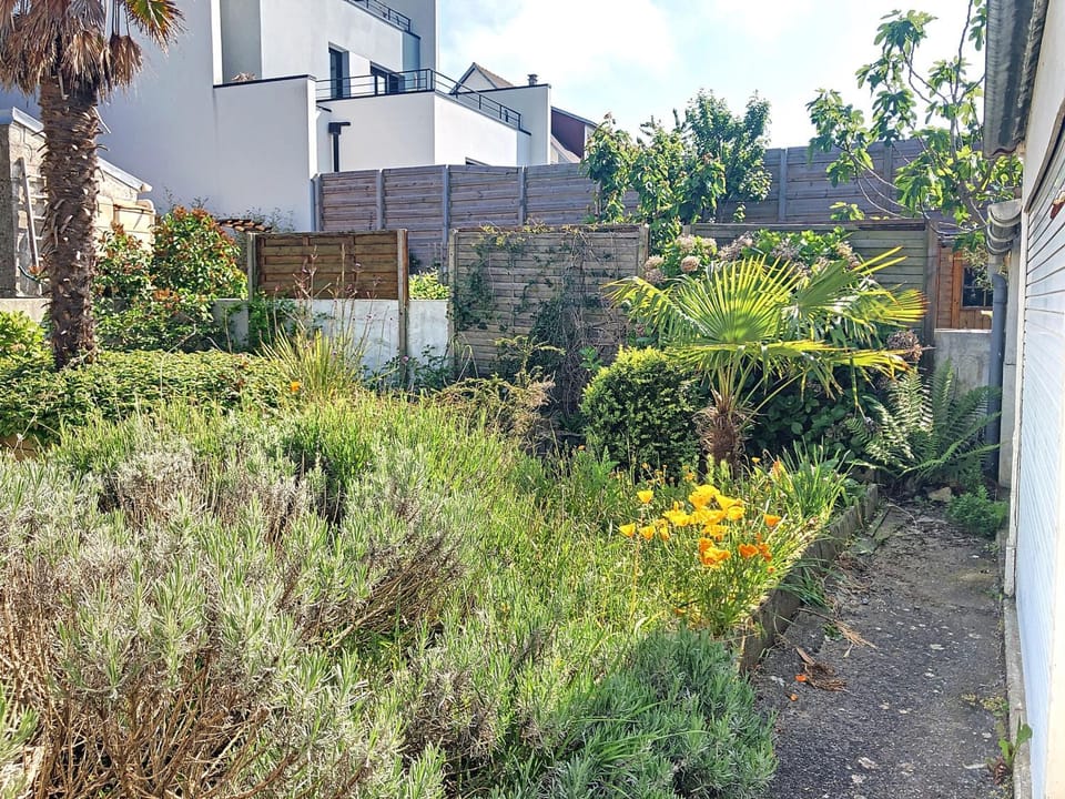 Jolie maison à 400m de la plage, proche centre-ville, avec terrasse et wifi gratuit - FR-1-361-55 House in Granville