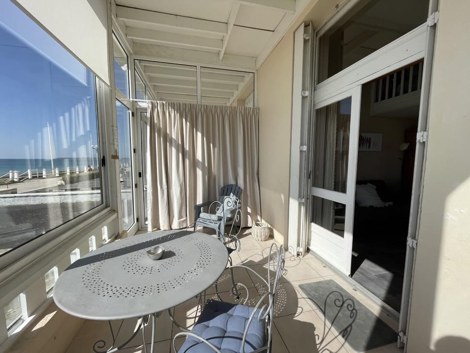 Appartement en duplex à 50m de la plage avec jardin privatif et proche commerces à Jullouville - FR-1-361-48 Apartment in Jullouville
