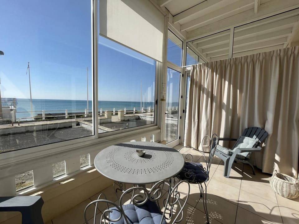 Appartement en duplex à 50m de la plage avec jardin privatif et proche commerces à Jullouville - FR-1-361-48 Apartment in Jullouville