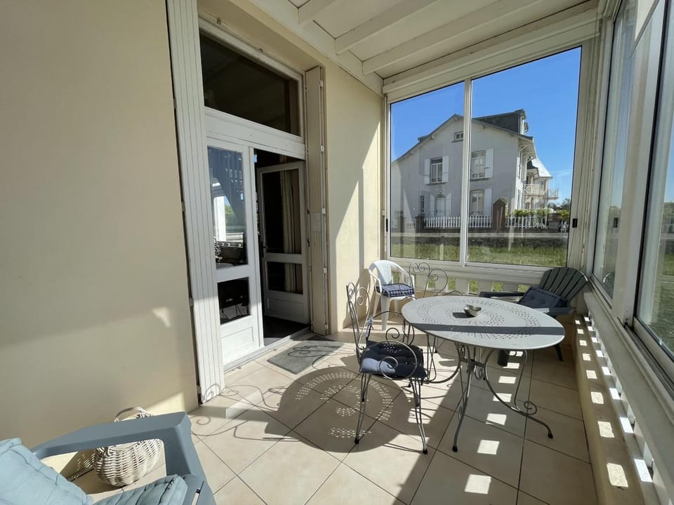Appartement en duplex à 50m de la plage avec jardin privatif et proche commerces à Jullouville - FR-1-361-48 Apartment in Jullouville