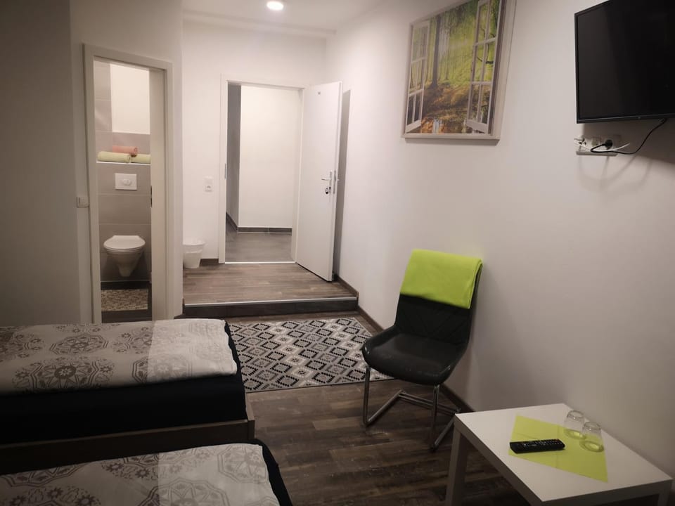 Photo of the whole room, Seating area