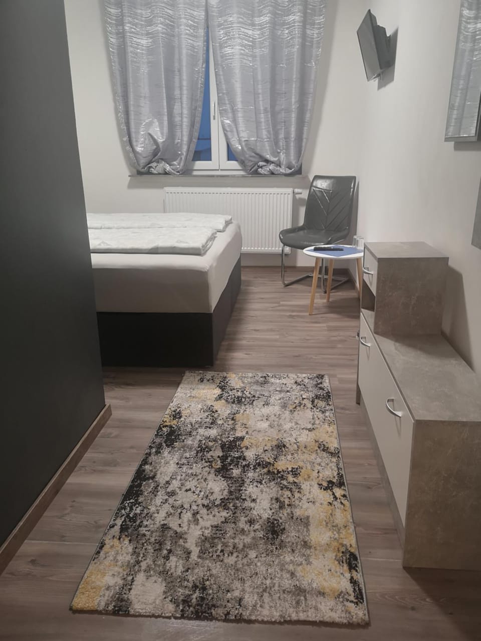 Photo of the whole room, Seating area, Bedroom