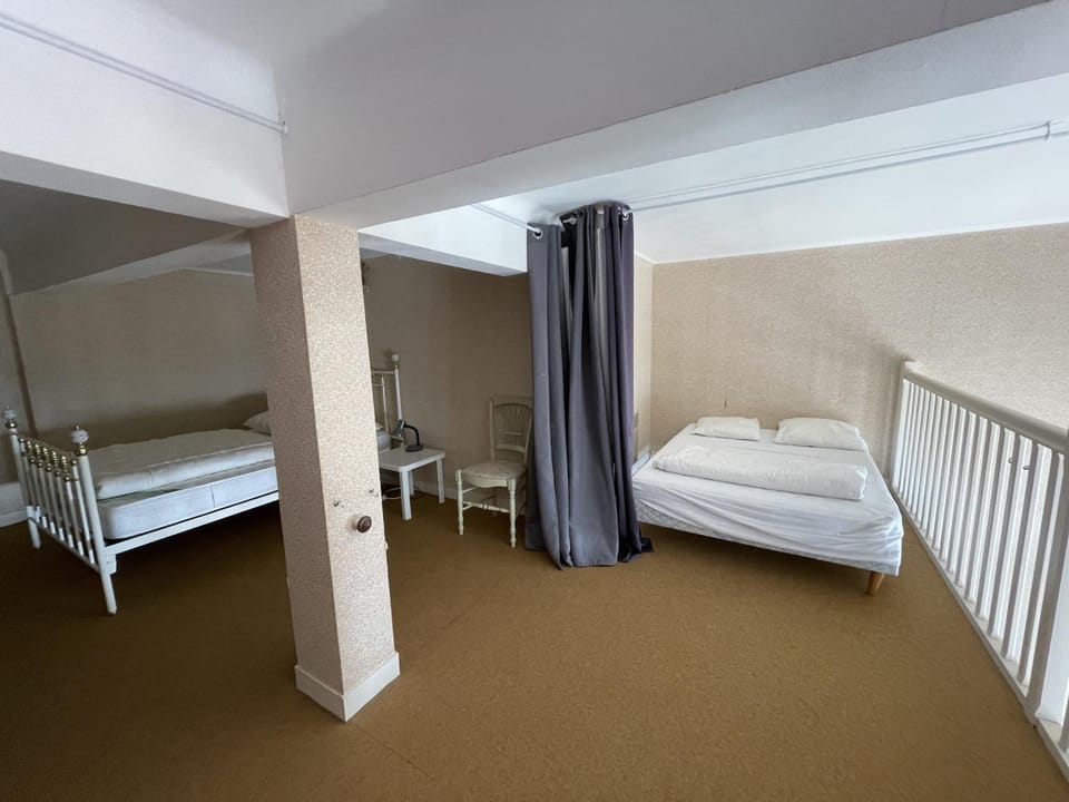 Duplex de charme en front de mer avec véranda - FR-1-361-32 Apartment in Jullouville