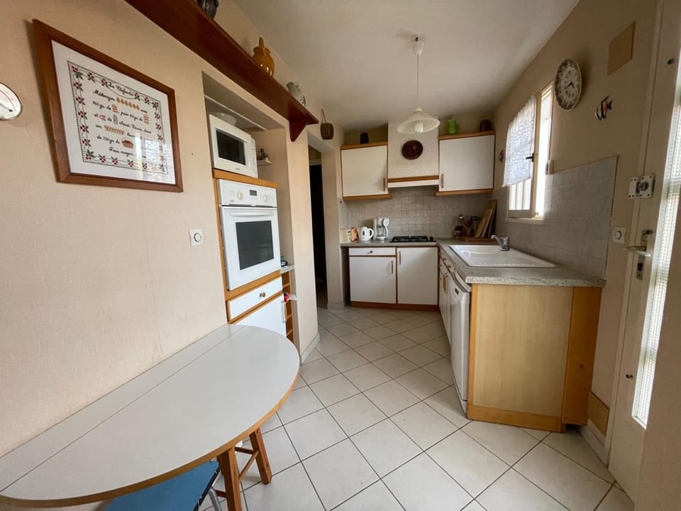 Villa 5 pièces avec jardin, à 400m de la plage et 600m des commerces, wifi et barbecue inclus - FR-1-361-20 House in Jullouville