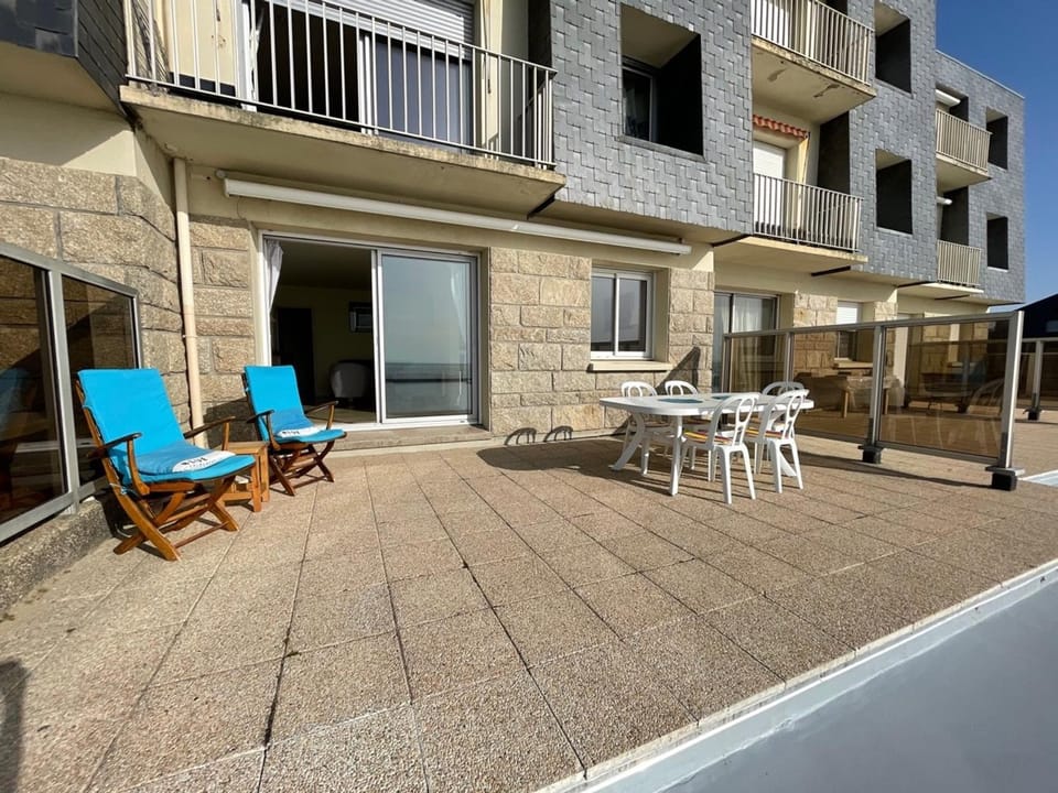 Appartement en bord de mer avec terrasse et parking - FR-1-361-85 Apartment in Jullouville