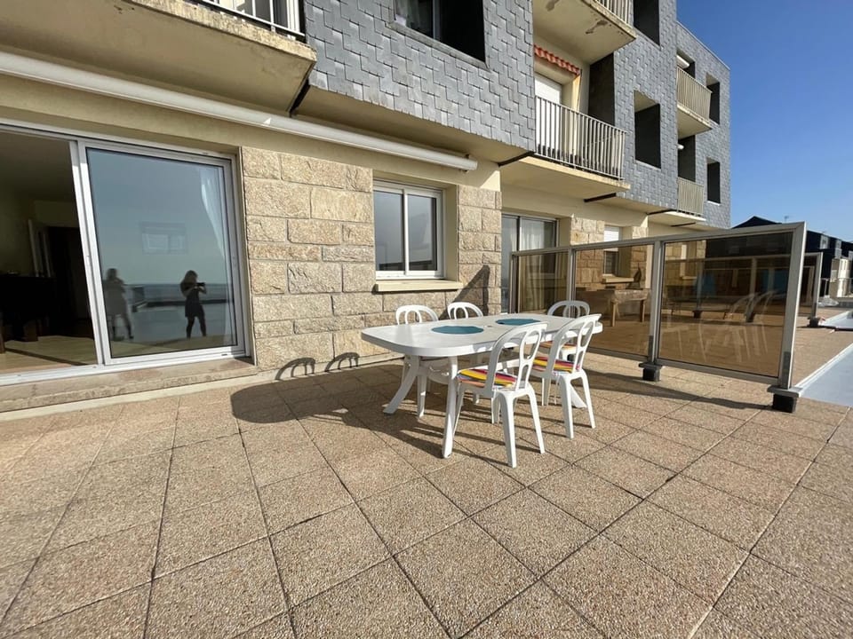 Appartement en bord de mer avec terrasse et parking - FR-1-361-85 Apartment in Jullouville