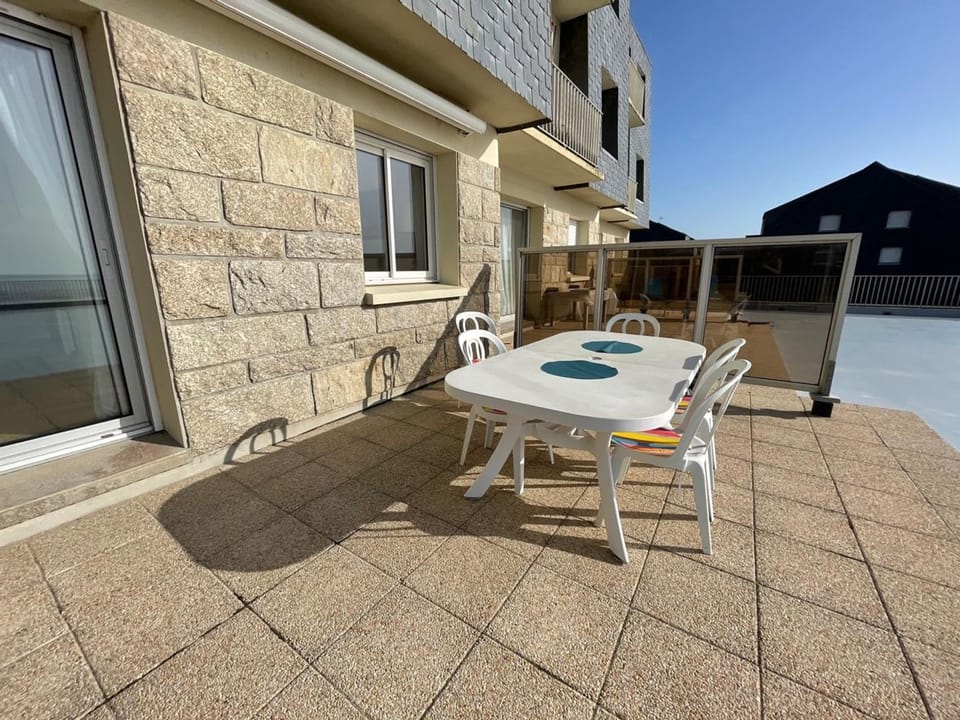 Appartement en bord de mer avec terrasse et parking - FR-1-361-85 Apartment in Jullouville