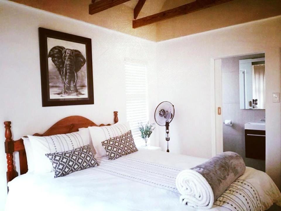 Shower, Toilet, Bed, Bathroom, Beach, Bedroom, On site