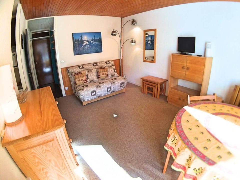 Studio Vars Les Claux, 30m², 4 couchages, balcon, proche pistes et commerces - FR-1-330B-20 Apartment in Piedmont