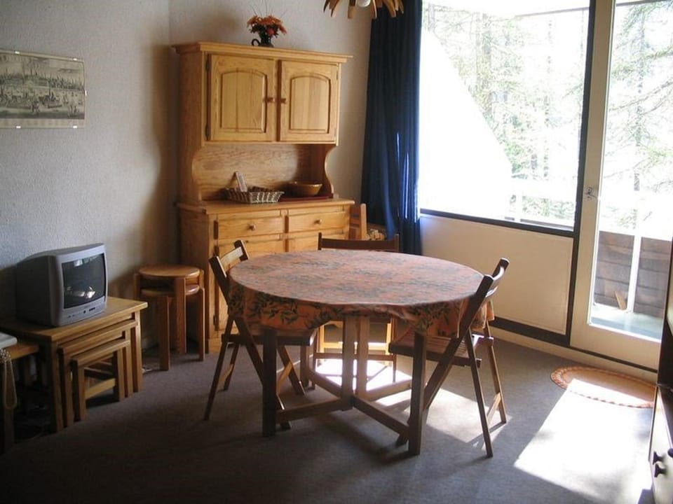 Studio Vars Les Claux, 30m², 4 couchages, balcon, proche pistes et commerces - FR-1-330B-20 Apartment in Piedmont