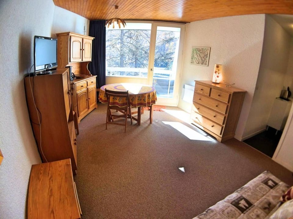 Studio Vars Les Claux, 30m², 4 couchages, balcon, proche pistes et commerces - FR-1-330B-20 Apartment in Piedmont