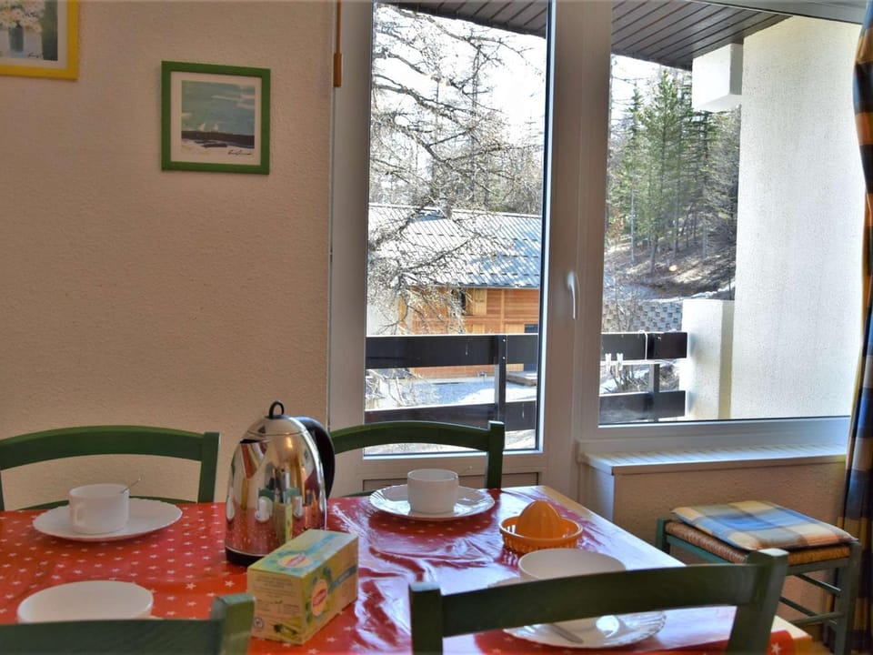 Studio 4 pers au pied des pistes à Risoul 1850 avec parking gratuit et casier à ski - FR-1-330-57 Apartment in Piedmont