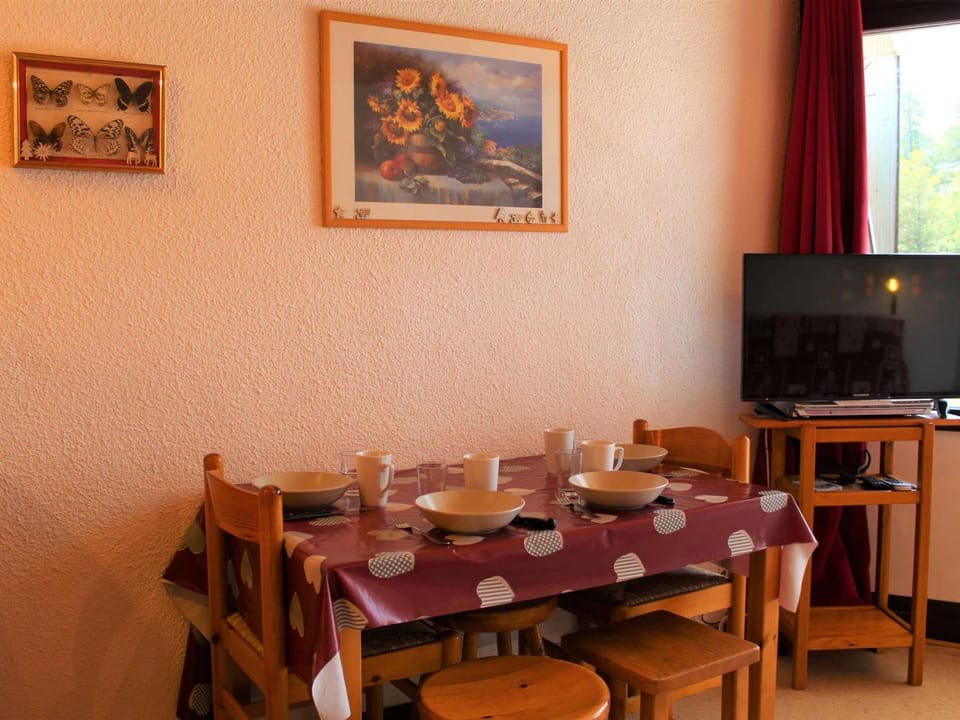 Studio cosy à Vars avec balcon, proche pistes et commerces, parking inclus - FR-1-330B-38 Apartment in Piedmont