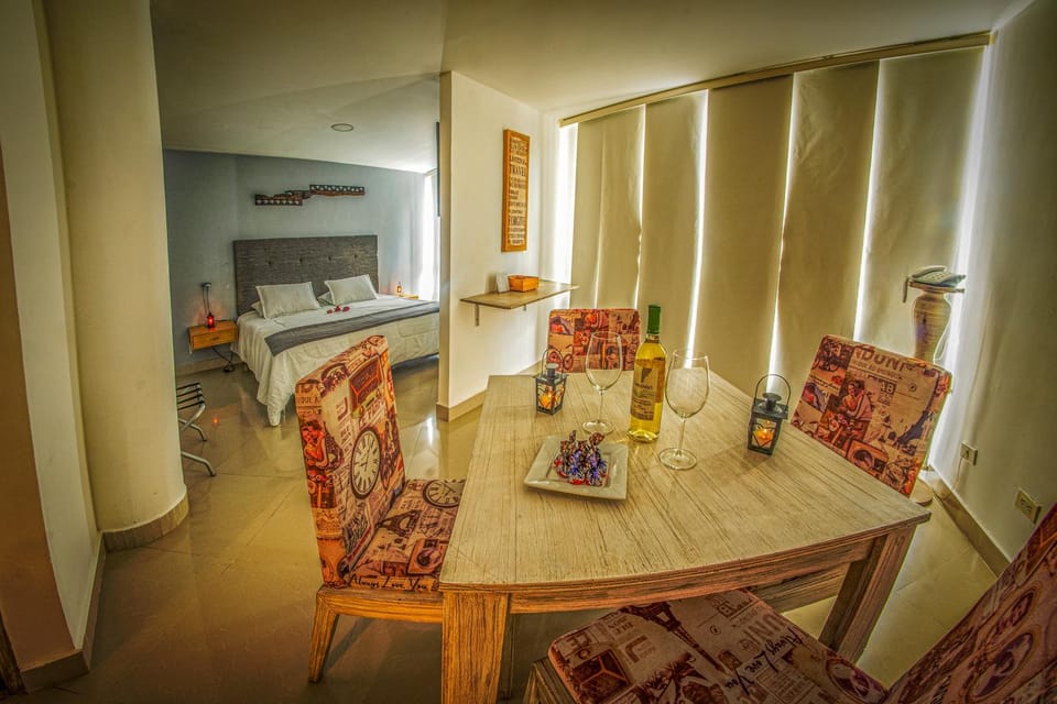 Bed, TV and multimedia, Photo of the whole room, Seating area, Bedroom