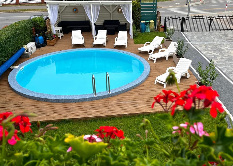 Garden view, Pool view, Swimming pool, sunbed