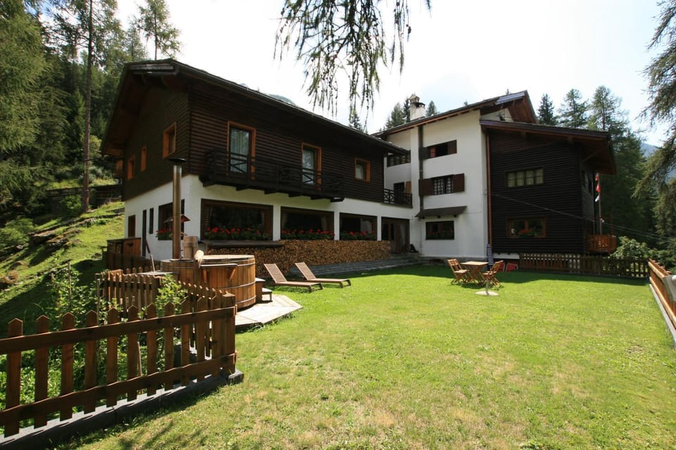 Property building, Garden