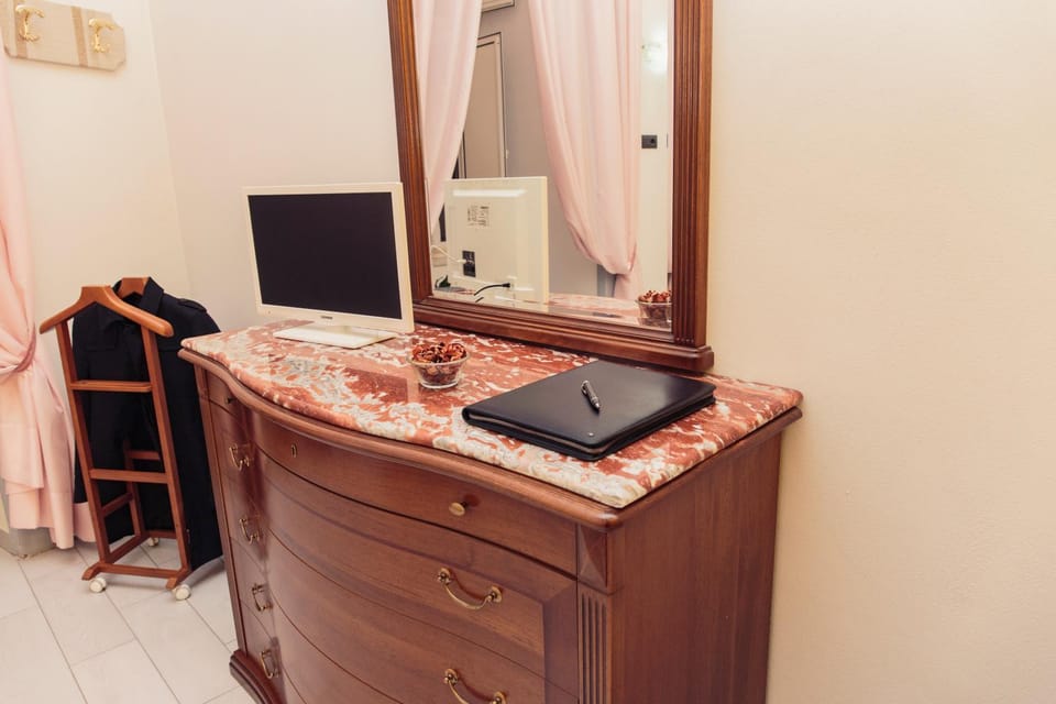 TV and multimedia, hair dresser