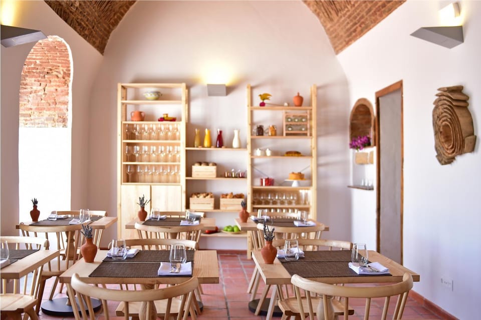 Restaurant/places to eat, Buffet breakfast